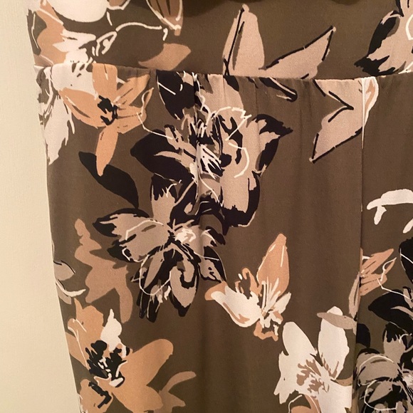 Only Worn Once. XL Neutral, Floral Jumper - Picture 4 of 5